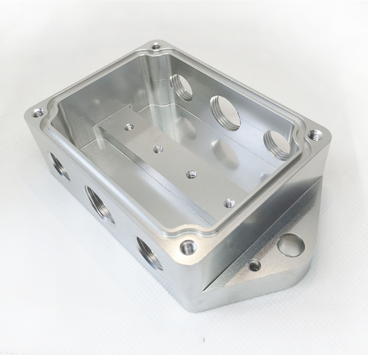 Customized CNC -Bohrklopftabend -Guss -Aluminiummaterialprofil